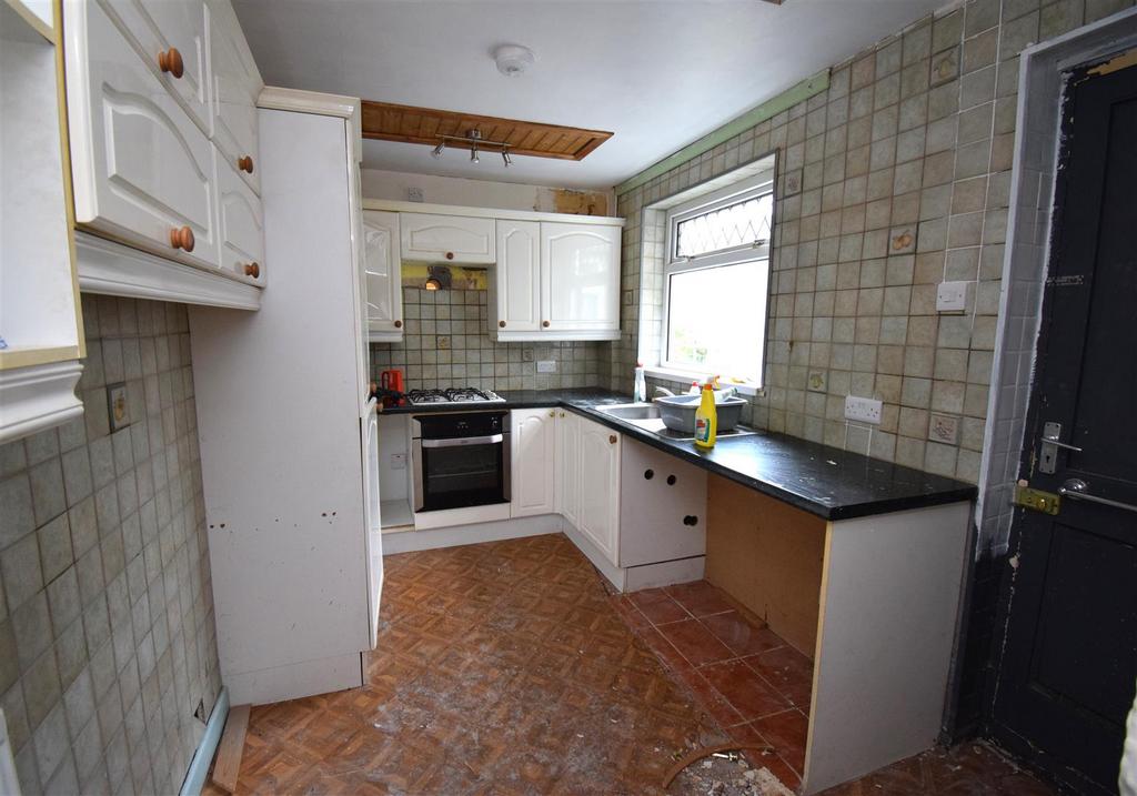 Kitchen (2).JPG