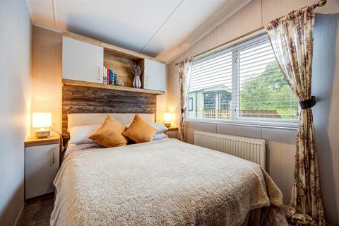 3 bedroom park home for sale, Flying Horseshoe Caravan Park, Clapham Station