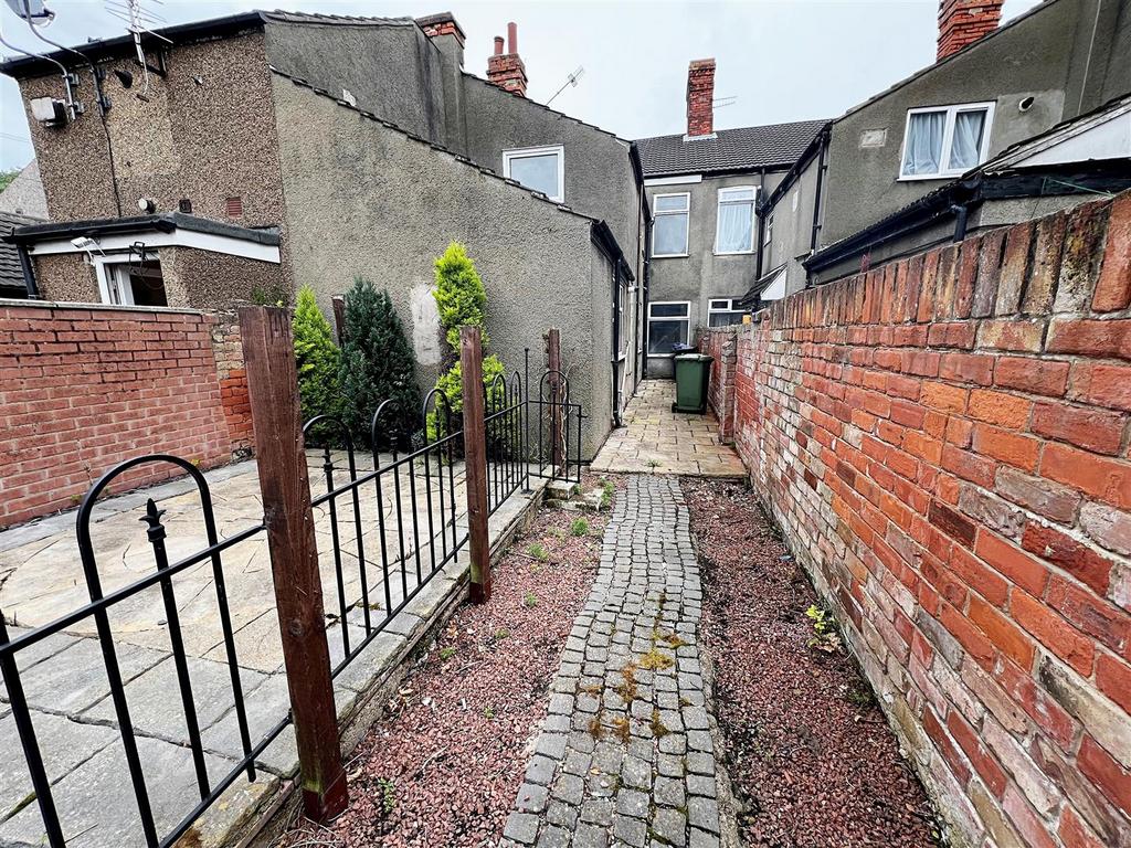 REAR GARDEN 1 - NEW.jpg