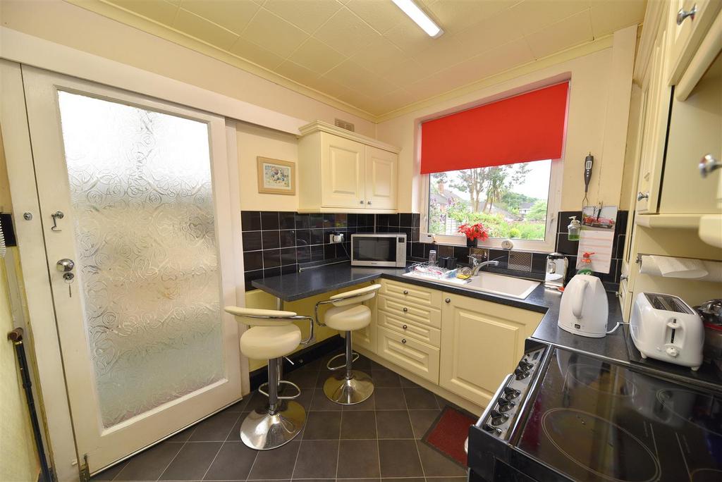 Kitchen2.JPG