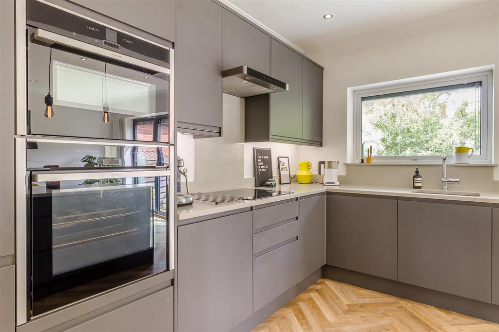 8609890-interior28.jpg
