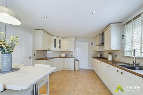 3 Garrett Square, Rolleston On Dove, Burton-on-trent, DE13 9AX
