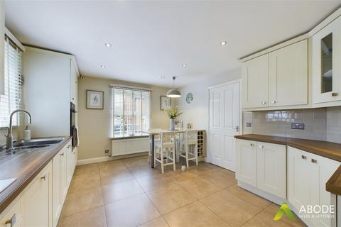 3 Garrett Square, Rolleston On Dove, Burton-on-trent, DE13 9AX