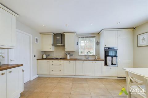 3 Garrett Square, Rolleston On Dove, Burton-on-trent, DE13 9AX