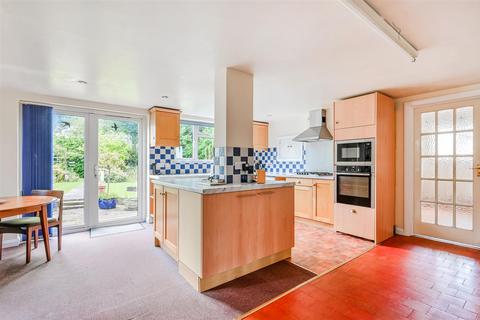 4 bedroom detached house for sale, Grange Close, Merstham RH1