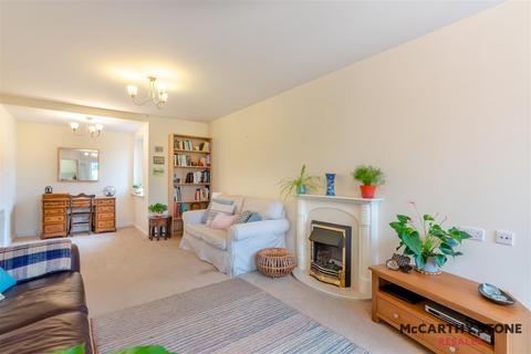 2 bedroom apartment for sale, Benedict Court, Western Avenue, Newbury, Berkshire, RG14 1AR