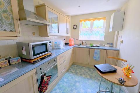 2 bedroom flat for sale, Jevington Gardens, Jevington Gardens, Eastbourne