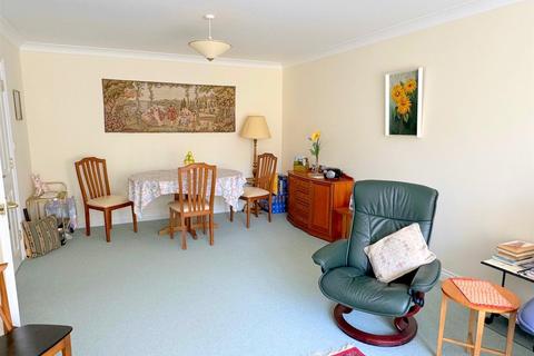 2 bedroom flat for sale, Jevington Place, Jevington Gardens, Eastbourne