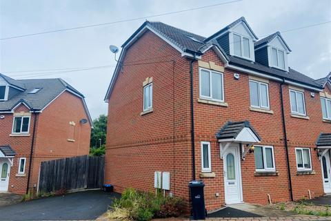 3 bedroom semi-detached house to rent, Bull Street, Brierley Hill DY5