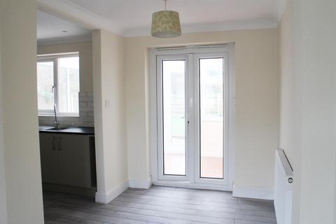 2 bedroom house to rent, Lowlands Close