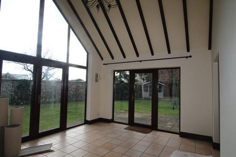 4 bedroom barn conversion to rent, Fritton