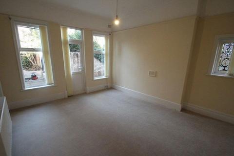 1 bedroom flat to rent, Woodland Avenue, Leicester