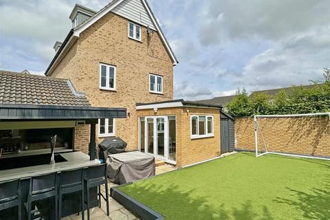 4 bedroom detached house for sale, Deerleap Way, Braintree