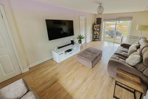 3 bedroom end of terrace house for sale, Newark Drive, Corby NN18