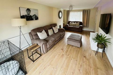3 bedroom end of terrace house for sale, Newark Drive, Corby NN18