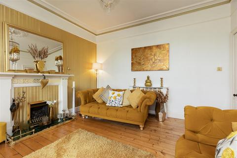 16 Oakbank Road, Perth, PH1 1DG