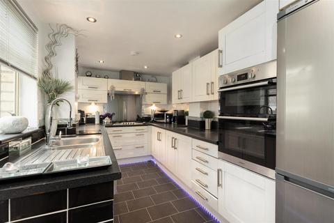 16 Oakbank Road, Perth, PH1 1DG