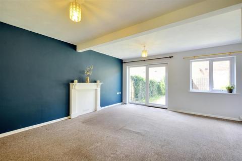 3 bedroom end of terrace house for sale, Greenside Close, Long Eaton