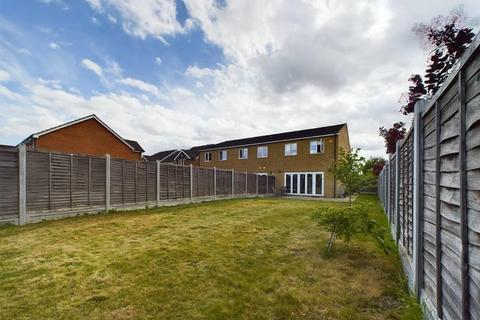 3 bedroom house for sale, Surridge Close, Rainham