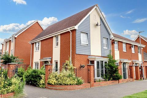 3 bedroom townhouse for sale, St. Simon Close, Norwich NR8