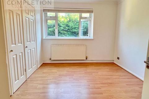 1 bedroom flat to rent, 64c Roman Lodge, Russell Road, Buckhurst Hill IG9