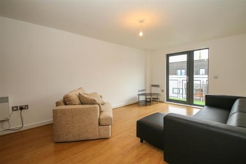 3 bedroom apartment to rent, Life Building, Hulme High Street, Manchester