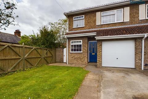 3 bedroom semi-detached house to rent, Weir Farm Paddock, Lincoln