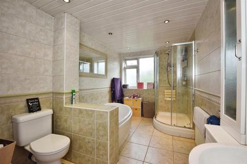 82 Arterial Road, Leigh-on-sea, SS9 4DG