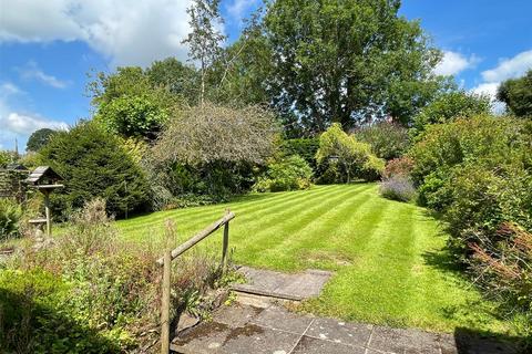 4 bedroom detached house for sale, Finchers Corner, Cradley, Malvern