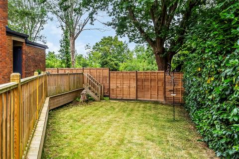7 Flint Hill Close, Dorking, RH4 2LW