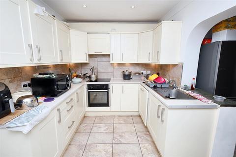 3 bedroom end of terrace house to rent, Brent Place, Barnet