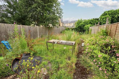 3 bedroom end of terrace house to rent, Brent Place, Barnet