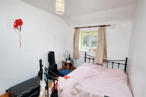3 bedroom end of terrace house to rent, Brent Place, Barnet