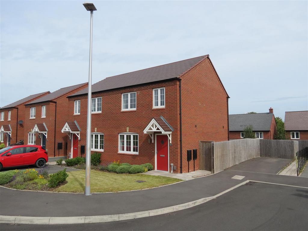 10 Griffiths Close - Main photo.JPG