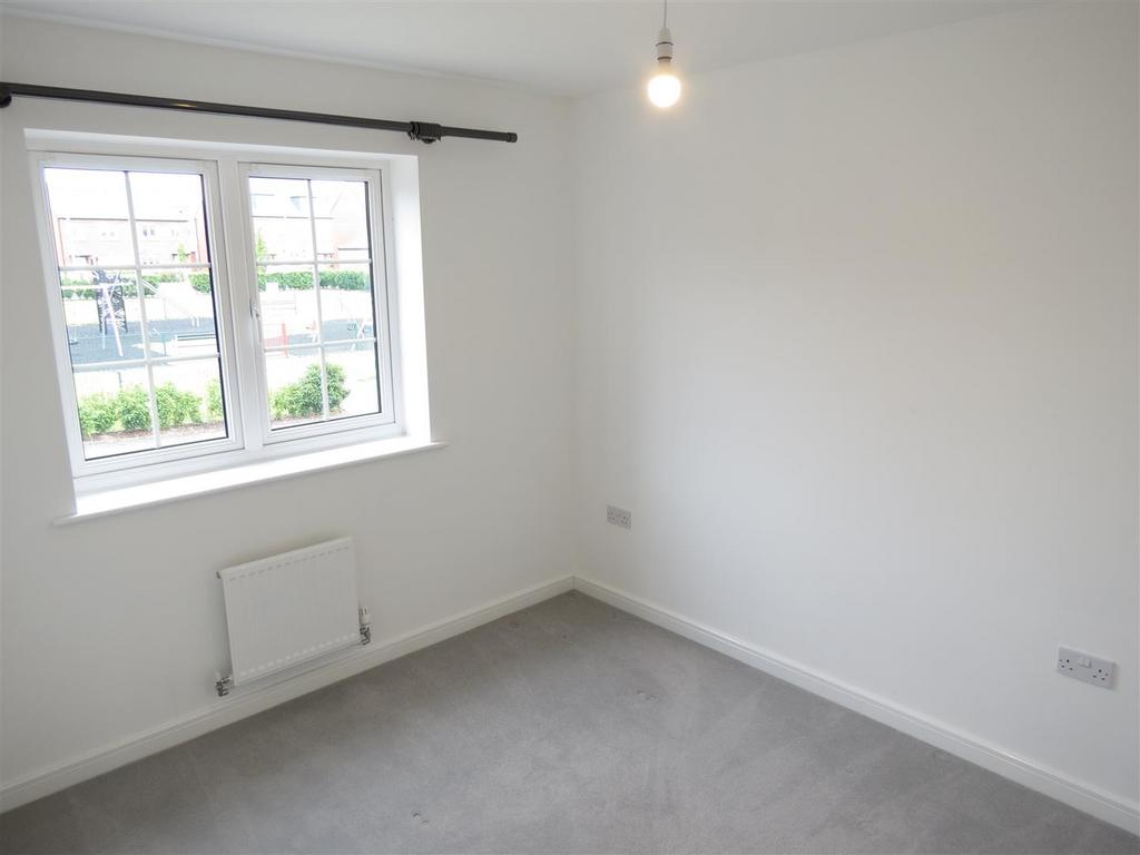 10 Griffiths Close - Bed 2.JPG