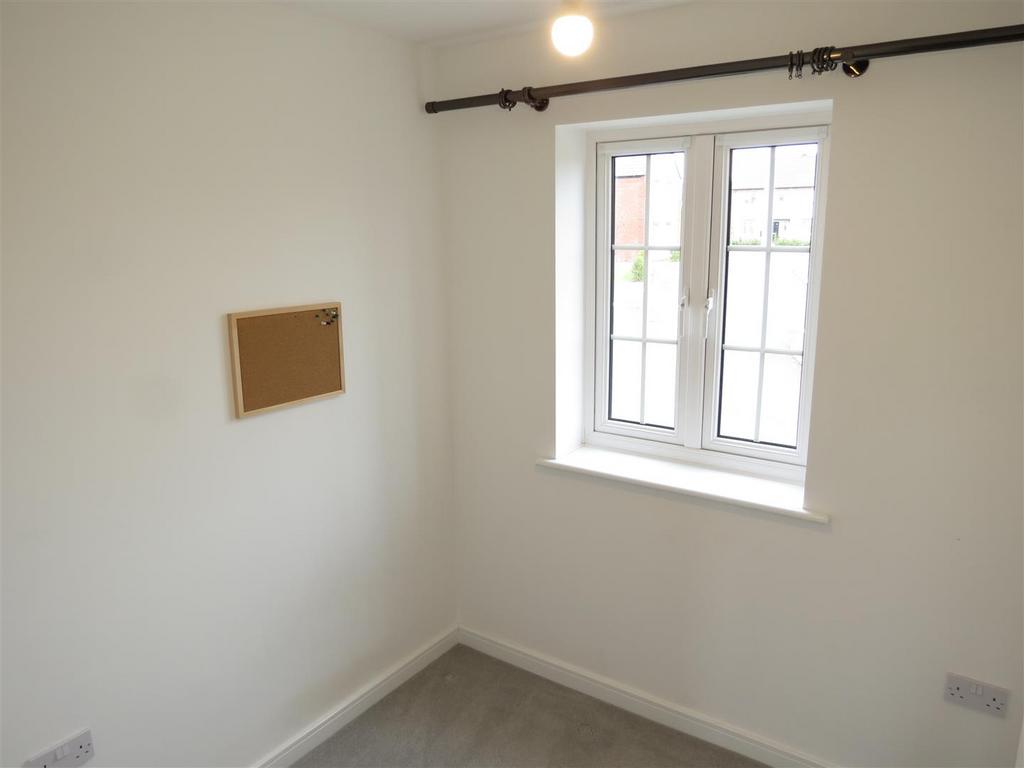 10 Griffiths Close - Bed 3.JPG