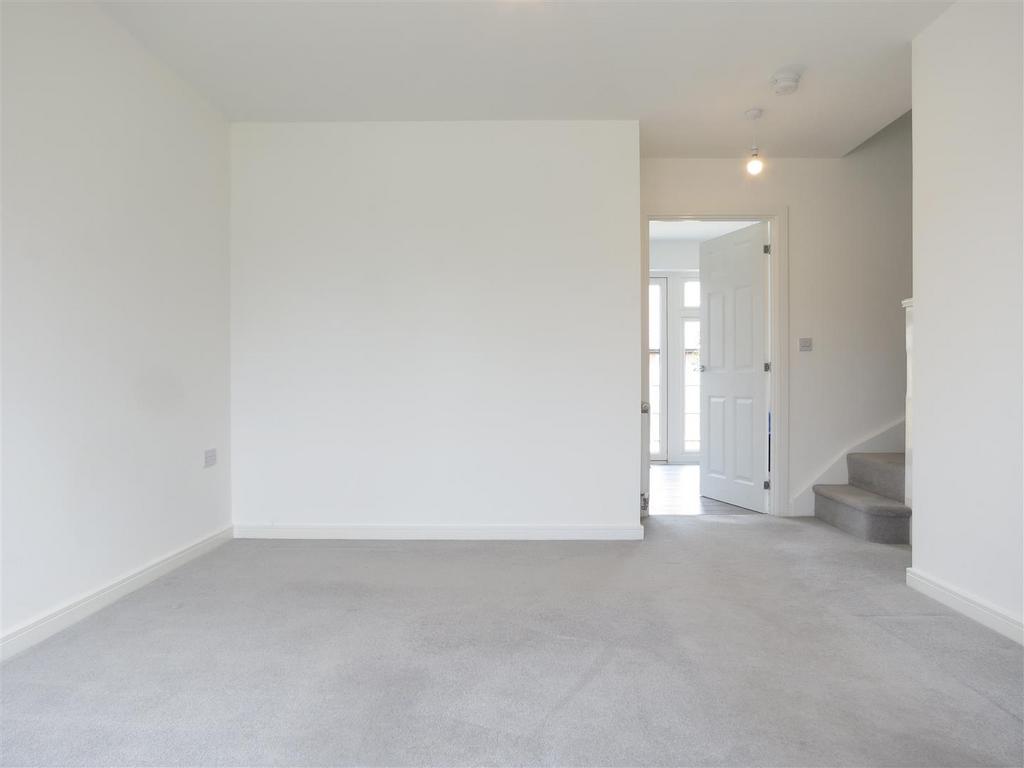 10 Griffiths Close - Lounge 2.JPG