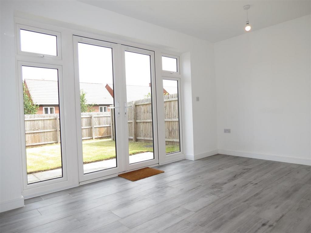 10 Griffiths Close - Dining 2.JPG