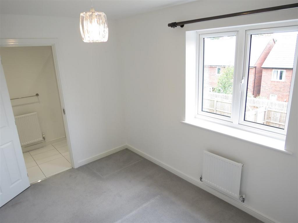 10 Griffiths Close - Bed 1.JPG