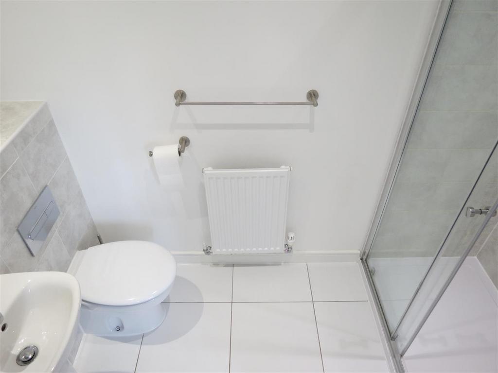 10 Griffiths Close - Ensuite 1.JPG