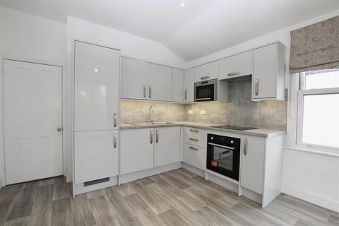 2 bedroom flat for sale, Carlton Drive, Leigh On Sea, Essex