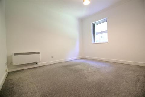 2 bedroom flat to rent, Malmers Well Road, High Wycombe