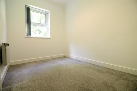 2 bedroom flat to rent, Malmers Well Road, High Wycombe