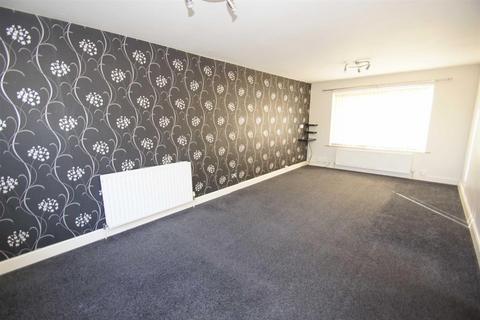 2 bedroom terraced house to rent, Snowden Crescent, Leeds