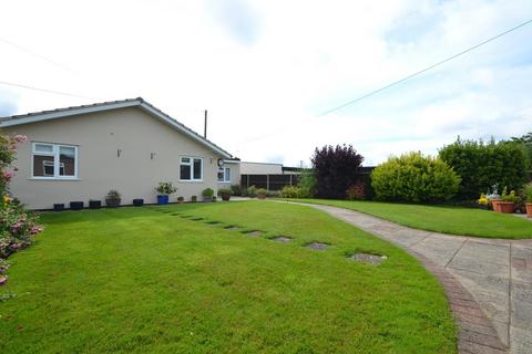 4 bedroom detached bungalow for sale, Giffords Lane, Haultwick