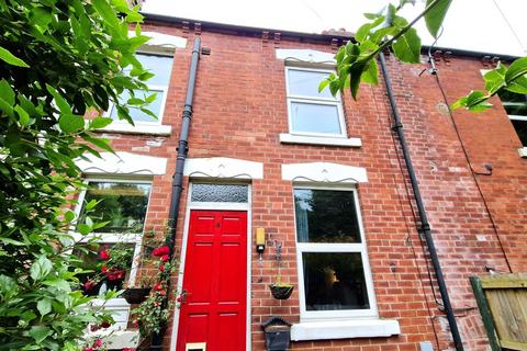 2 bedroom terraced house to rent, Ravenscar Mount, Leeds