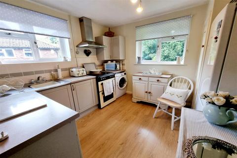 2 bedroom flat for sale, Vernon Crescent, East Barnet, EN4