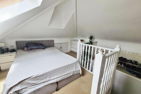 3 bedroom maisonette for sale, Reynolds Close, Carshalton