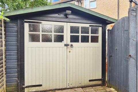 70 Reynolds Close, Carshalton, SM5 2AZ