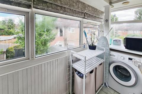 70 Reynolds Close, Carshalton, SM5 2AZ